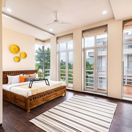 Sierra Skies By Stayvista - A Mountain-View Villa Featuring A Rooftop Swimming Pool, Jacuzzi, Turf, And A Gym For An Elevated Stay Lonavala Exterior foto