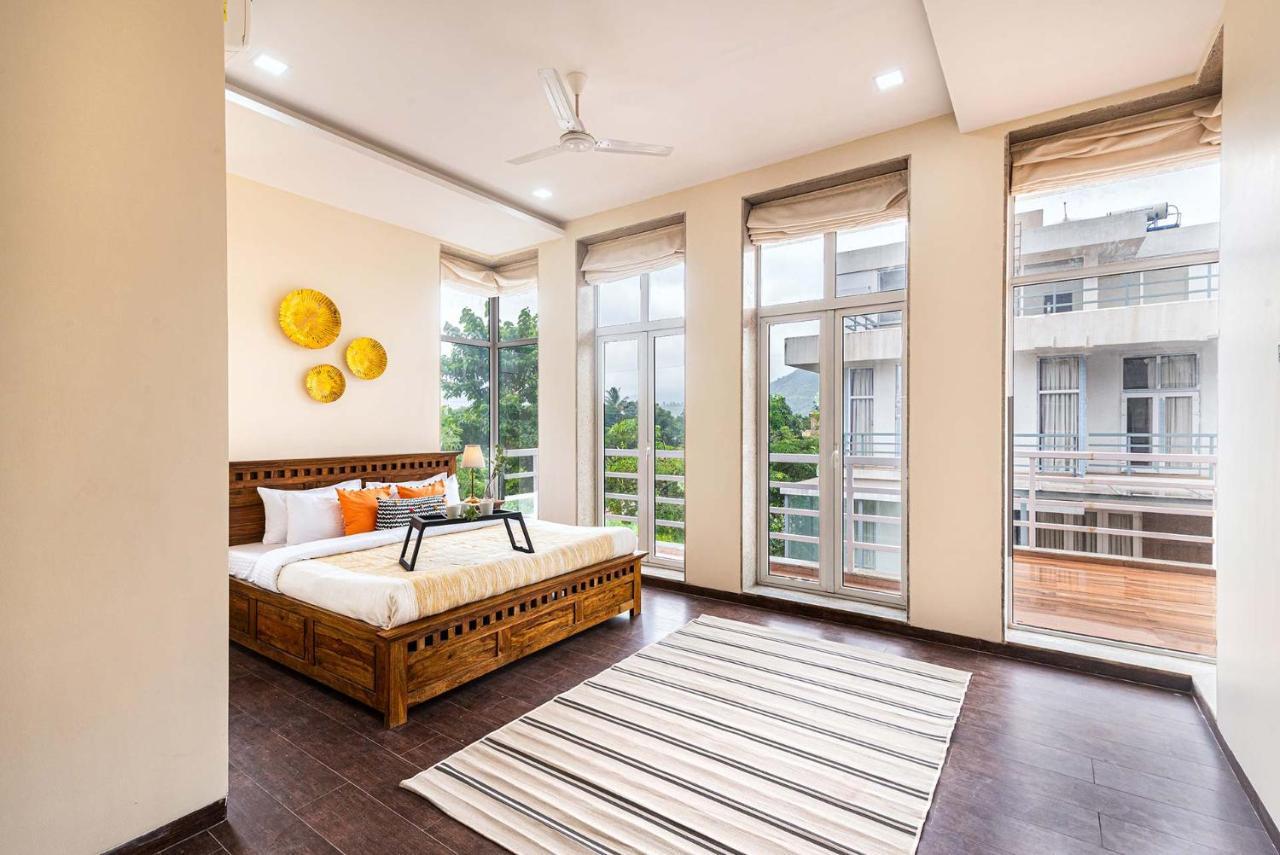 Sierra Skies By Stayvista - A Mountain-View Villa Featuring A Rooftop Swimming Pool, Jacuzzi, Turf, And A Gym For An Elevated Stay Lonavala Exterior foto