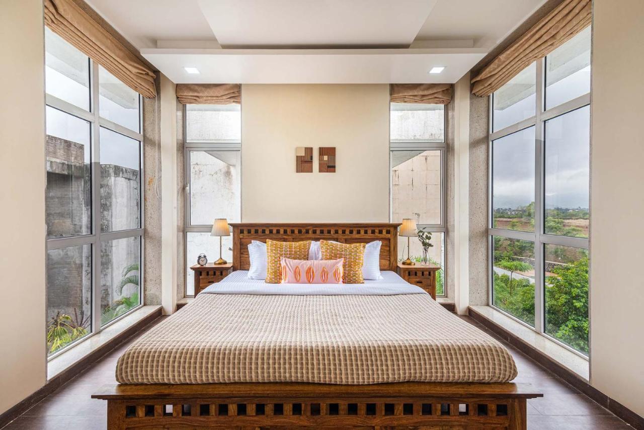 Sierra Skies By Stayvista - A Mountain-View Villa Featuring A Rooftop Swimming Pool, Jacuzzi, Turf, And A Gym For An Elevated Stay Lonavala Exterior foto
