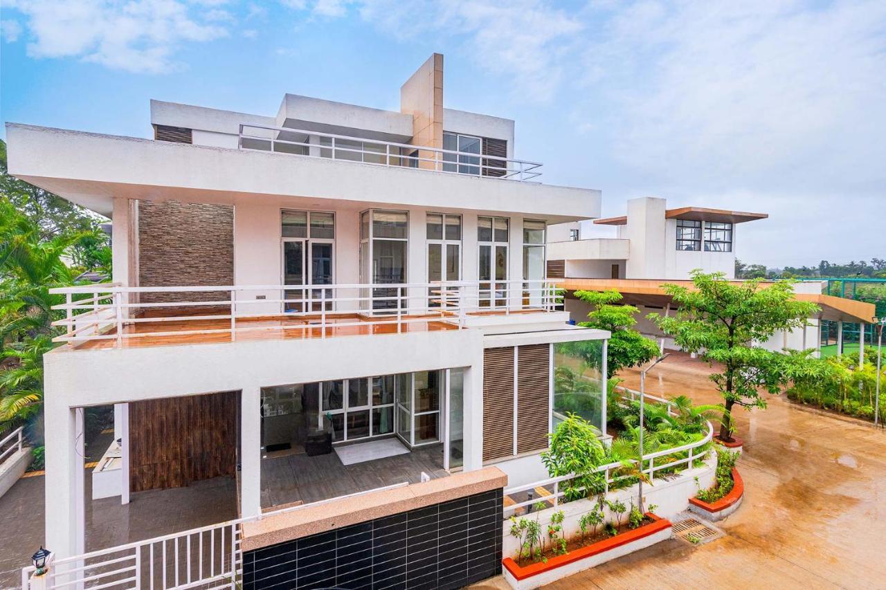 Sierra Skies By Stayvista - A Mountain-View Villa Featuring A Rooftop Swimming Pool, Jacuzzi, Turf, And A Gym For An Elevated Stay Lonavala Exterior foto