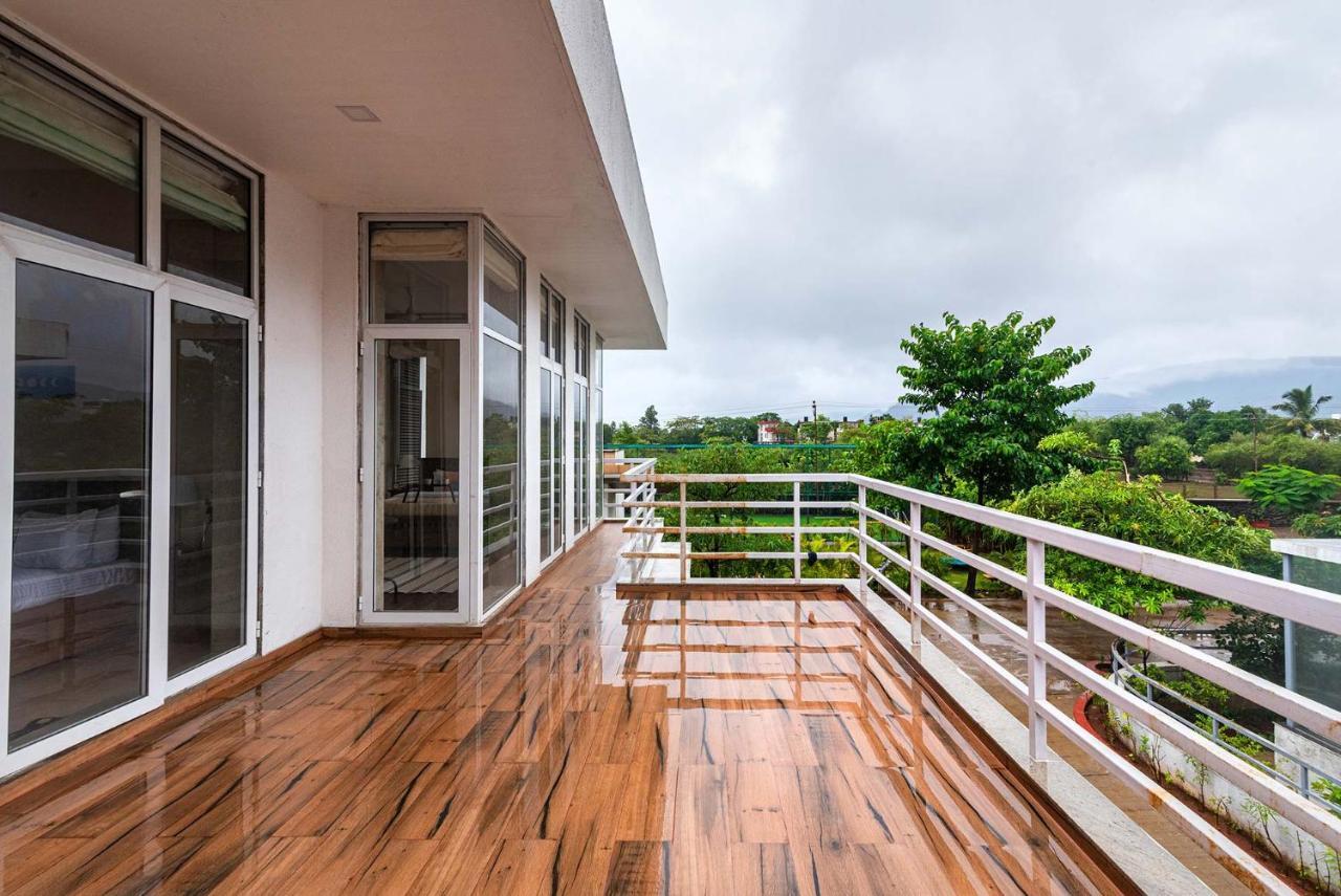 Sierra Skies By Stayvista - A Mountain-View Villa Featuring A Rooftop Swimming Pool, Jacuzzi, Turf, And A Gym For An Elevated Stay Lonavala Exterior foto